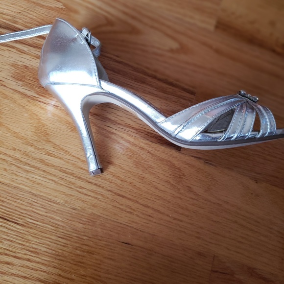 Dress sliver shoes - Picture 2 of 2